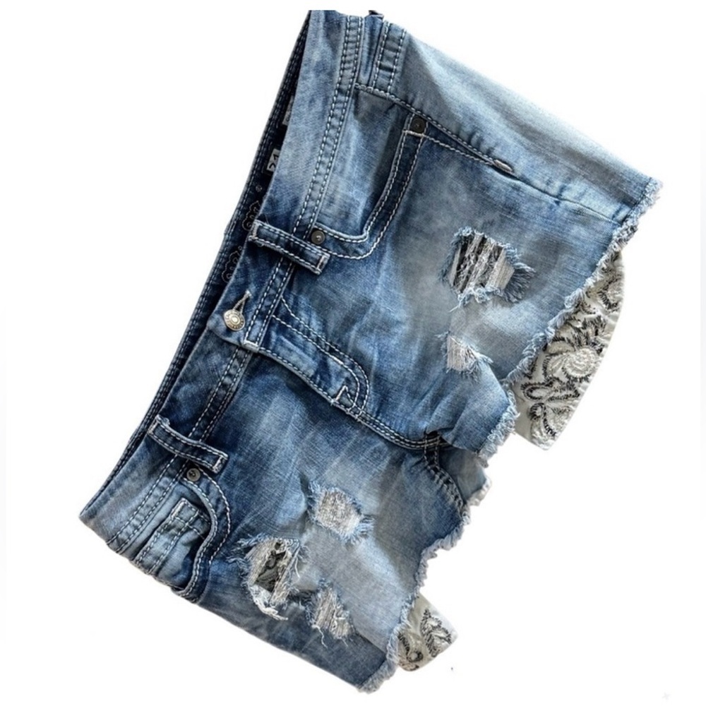 Miss Me by Buckle Women’s Fun Pocket Distressed Shorts Size 31